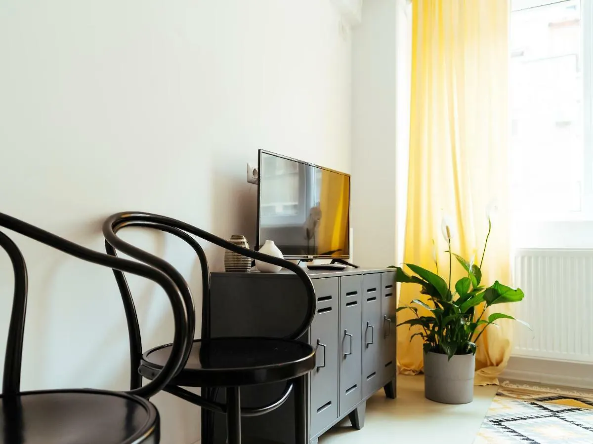 Top Location - Queen Elizabeth Studio Flat Bucharest Apartment